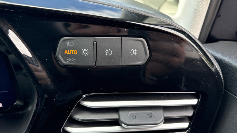 Ford Transit Connect 250 L2 Petrol 1.5 EcoBoost PHEV 150 Active FlexCab Van Auto